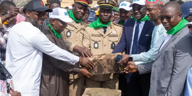 Football/Mamou : Pose de la première pierre d’un terrain à gazon synthétique