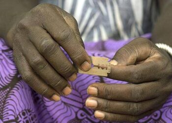 Guinée : sensibilisation et sanctions ne parviennent toujours pas à freiner les mutilations génitales féminines