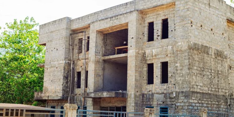 Kindia : Lansana Diawara visite le chantier du siège régional du FDSI