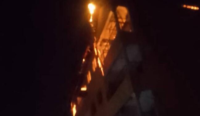 Incendie nocturne à Somayah Koba : un immeuble R+3 ravagé par les flammes