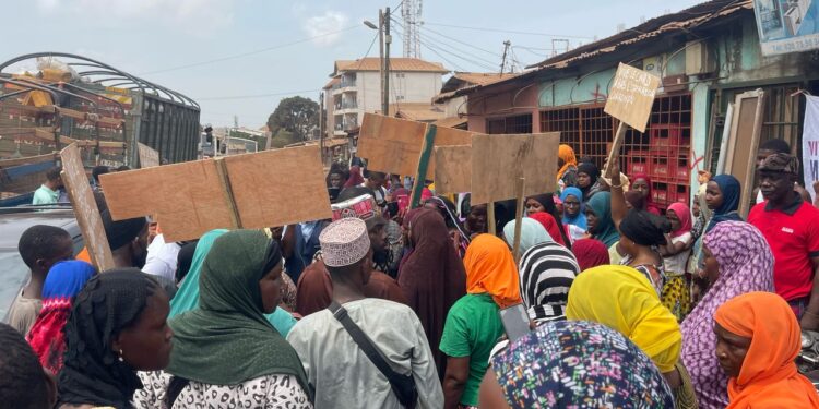 Marché Cosa Bantounka 1 : des commerçants manifestent contre leur déguerpissement