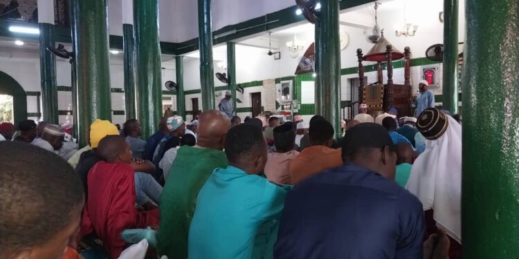 Célébration de l&rsquo;aïd El Fitr : les fidèles musulmans expriment joie et espérance 