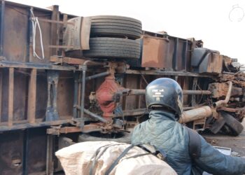 Sangoya pharmacie : un camion se renverse et crée un énorme bouchon