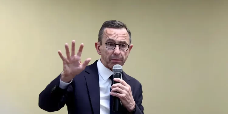 « Une grosse bourde »: après le meurtre dans une mosquée, une partie de la droite dénonce « la lenteur » de Retailleau