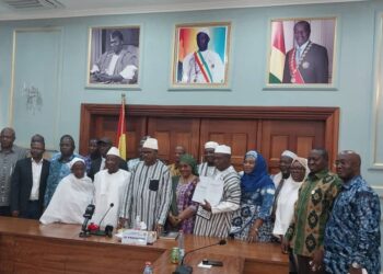 Avant-projet de nouvelle constitution : le rapport du comité d&rsquo;experts officiellement remis au CNT