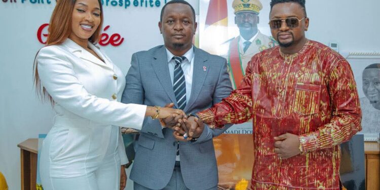 Musique : Azaya et Djelikaba Bintou « deposent les armes »