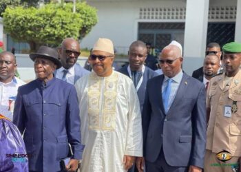 Guinée : le premier ministre réceptionne un premier lot de kits électoraux