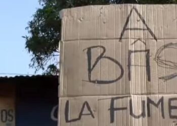 Décharge fumante de Dar-Es-Salam : « à l&rsquo;hôpital, les médecins disent que nous fumons », confie, désespérée, une manifestante