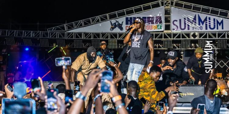 Suspension de SUMMUM PROD : l’Agence Guinéenne de Spectacles frappe fort après les incidents au concert de HIMRA