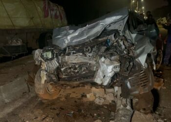 Terrible accident nocturne à Conakry : un militaire perd la vie, une jeune femme grièvement blessée