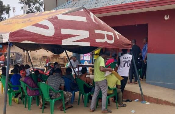 Recensement biométrique de la population : les citoyens mobilisés dans le quartier Dixinn centre 2