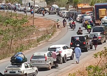 Kouria : deux camions en panne paralysent la circulation au pont de Kaka