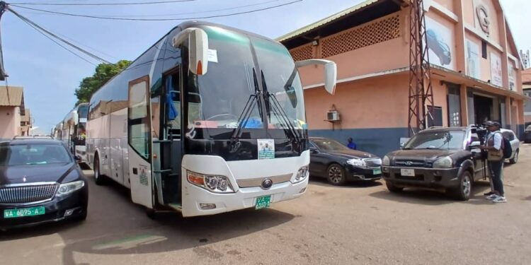 Pèlerinage chrétien à Boffa : le Général Mamadi Doumbouya met des bus à disposition pour transporter les fidèles