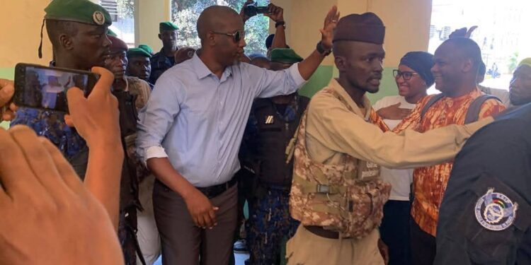 Procès en appel d’Aliou Bah : le ministère public demande le huis-clos, la défense s’y oppose, l&rsquo;audience suspendue