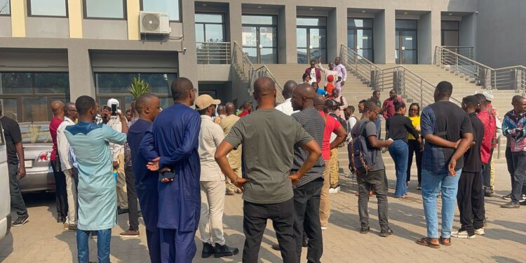 Procès en appel d&rsquo;Aliou Bah : l&rsquo;audience renvoyée au 16 avril