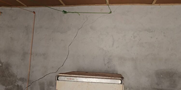 ‘’Secousses sismiques’’ à Sanoyah-Sampiliya ? : Les habitants terrorisés après des fissures sur la terre et les murs