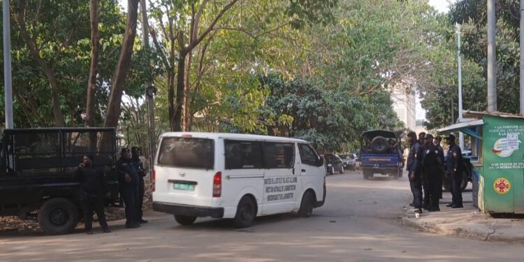 Procès en appel d’Aliou Bah : une autre audience sans caméras ni téléphones