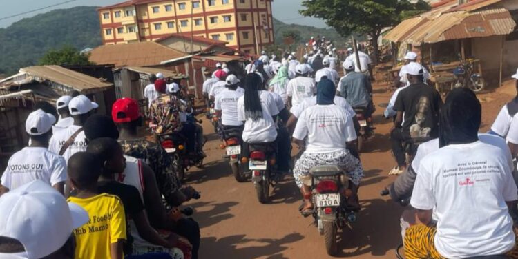 Mamou se lève pour la « paix » : la ville carrefour soutient le Général Doumbouya