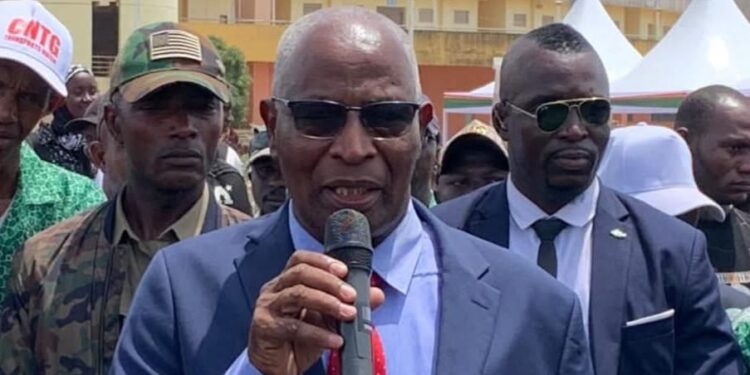 Fête du travail : le premier ministre promet « En 2025 et 2026, nous allons approfondir le dialogue social »