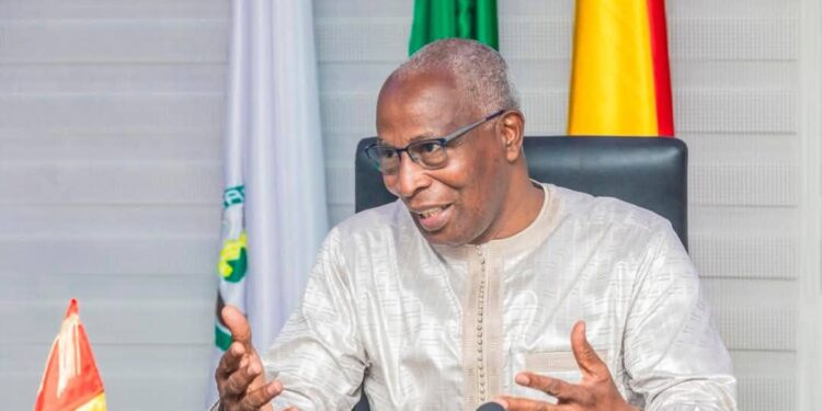 Recensement biométrique : « chaque citoyen enrôlé, c’est une Guinée plus juste », déclare le premier ministre Amadou Oury Bah