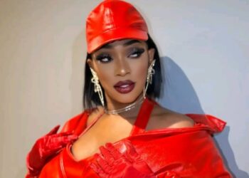 Musique : Djelykaba Bintou explose les chiffres sur YouTube avec son clip « Unique »