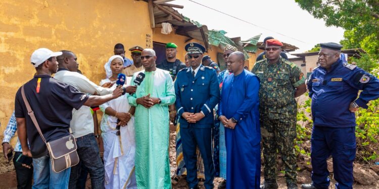 Fria : après le vent violent, le premier ministre aux côtés des victimes