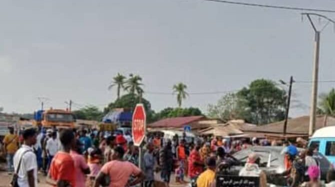 Coyah : les habitants de Mangata dans la rue pour réclamer le retour de l’électricité