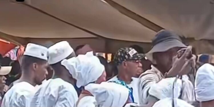 Kindia : des téléphones volés aux enfants de Moussa Koffoë en pleine cérémonie funèbre