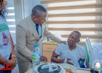 Le Ministre Moussa Moise sylla au chevet de Lamah Sidibé, victime de malaise