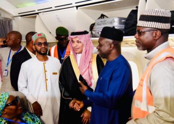 Religion : l&rsquo;Ambassadeur du Royaume d&rsquo;Arabie Saoudite à Conakry rend visite aux pèlerins guinéens rendant à la Mecque