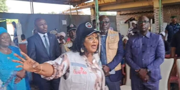 Recensement biométrique : « Personne n’a le droit de payer 5 francs », insiste la Gouverneure de Conakry