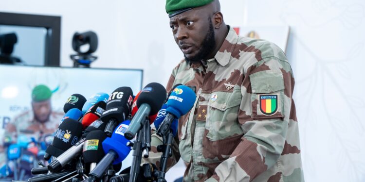 Le Gl Amara : « Il faut que les richesses de la Guinée profitent à tous les Guinéens », le gouvernement justifie le retrait massif des permis miniers