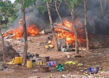 Conakry : Les forces de sécurité brûlent tout dans la zone de Bujumbura (Simbaya Gare)