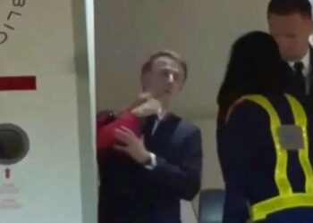 Hanoï : Brigitte Macron « gifle » le Président Emmanuel Macron