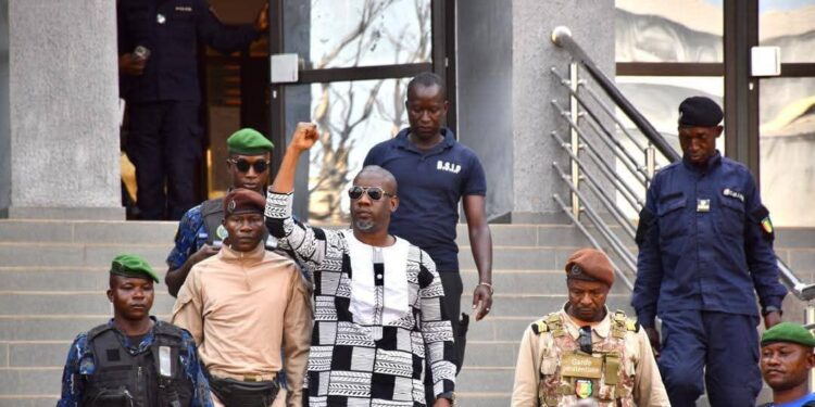 La question du jour : se disant convaincu en clôture des débats, que la Cour d’appel de Conakry allait le libérer, puisqu’il n’avait commis aucun crime, Aliou Bah sera-t-il entendu à l’occasion du verdict attendu ce mercredi?