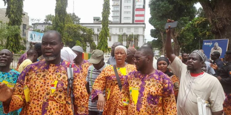 Conakry : Sit-in des pèlerins victimes d’arnaque devant le Palais Mohamed V