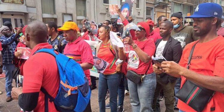 Marche pro CNRD à Bruxelles : plusieurs membres du FNDC , contre manifestants interpellés par la police