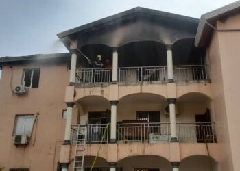 Contéyah: un immeuble R+2 prend feu