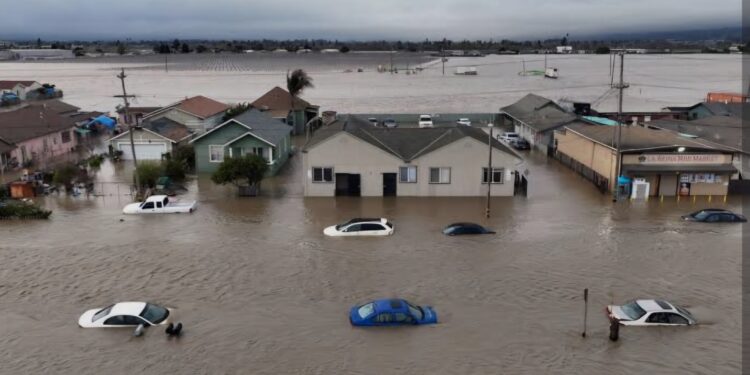 Nigeria : Au moins 150 personnes sont mortes dans des inondations , les secouristes redoutent davantage de victimes.