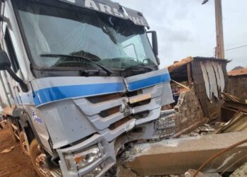 Conakry : un camion heurte des installations de EDG et plonge plusieurs quartiers dans le noir