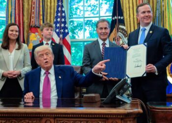 Donald Trump propose des vols gratuits aux migrants clandestins pour qu’ils s’auto-expulsent