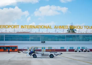 Conakry : 5,2 kg de cocaïne interceptés à l’aéroport AST, deux suspects interpellés