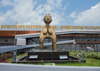 Conakry : 5,2 kg de cocaïne interceptés à l’aéroport AST, deux suspects interpellés