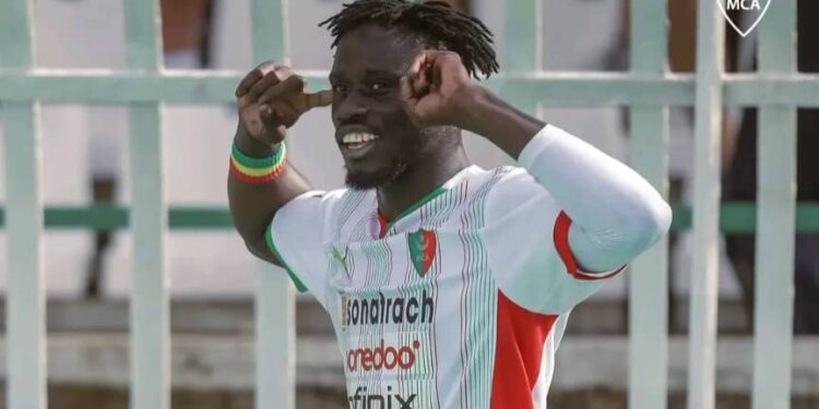 Football/Algérie : Aloba confirme son statut de serial biteur