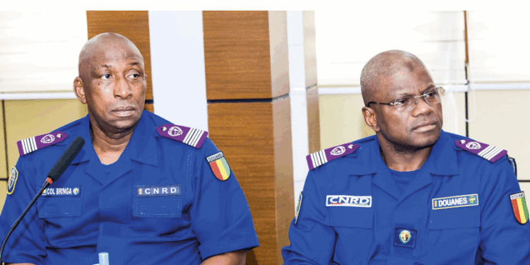 Douane guinéenne : les sept mesures draconiennes pour arrêter la saignée financière ! (Alluremag)
