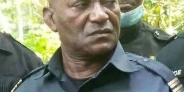 Colonel Idrissa Jozi Camara s&rsquo;en va après avoir fait une crise cardiaque dans une banque