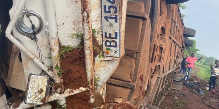 Accident de la route à Mamou : Un bus en partance pour Kankan fait plusieurs blessés