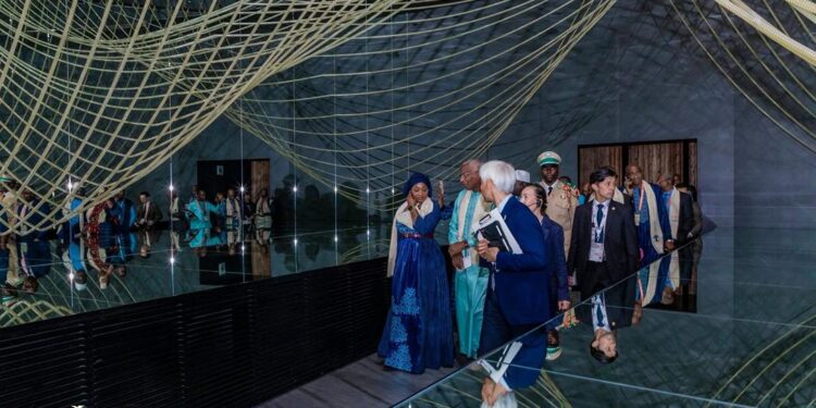 Japon/Expo 2025 : le premier ministre Amadou Oury Bah visite le stand futuriste 