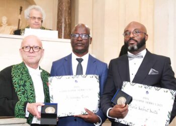 Abdoulaye Touré et Alpha Kabinet Keita reçoivent le Grand Prix scientifique Mérieux 2025 et 500 000 euros pour leurs travaux sur les zoonoses