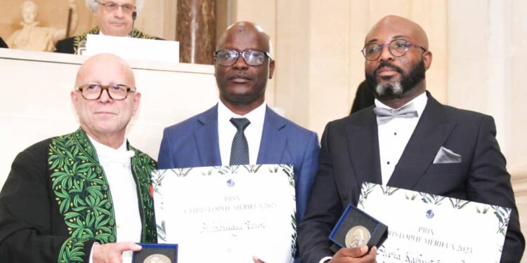 Abdoulaye Touré et Alpha Kabinet Keita reçoivent le Grand Prix scientifique Mérieux 2025 et 500 000 euros pour leurs travaux sur les zoonoses